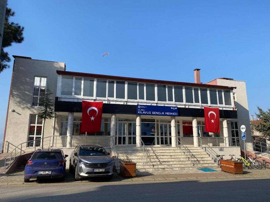 Gölcük Ulaşlı Burhan Abiş Kılavuz Gençlik Merkezi